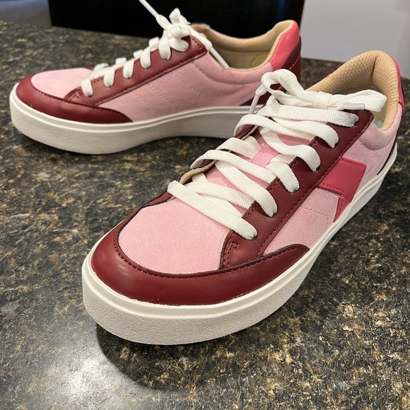 NWOT Dr. Scholl’s Women’s Madison Lace Sneaker in Cherry Cola or Redpink Size 6M - Picture 2 of 8